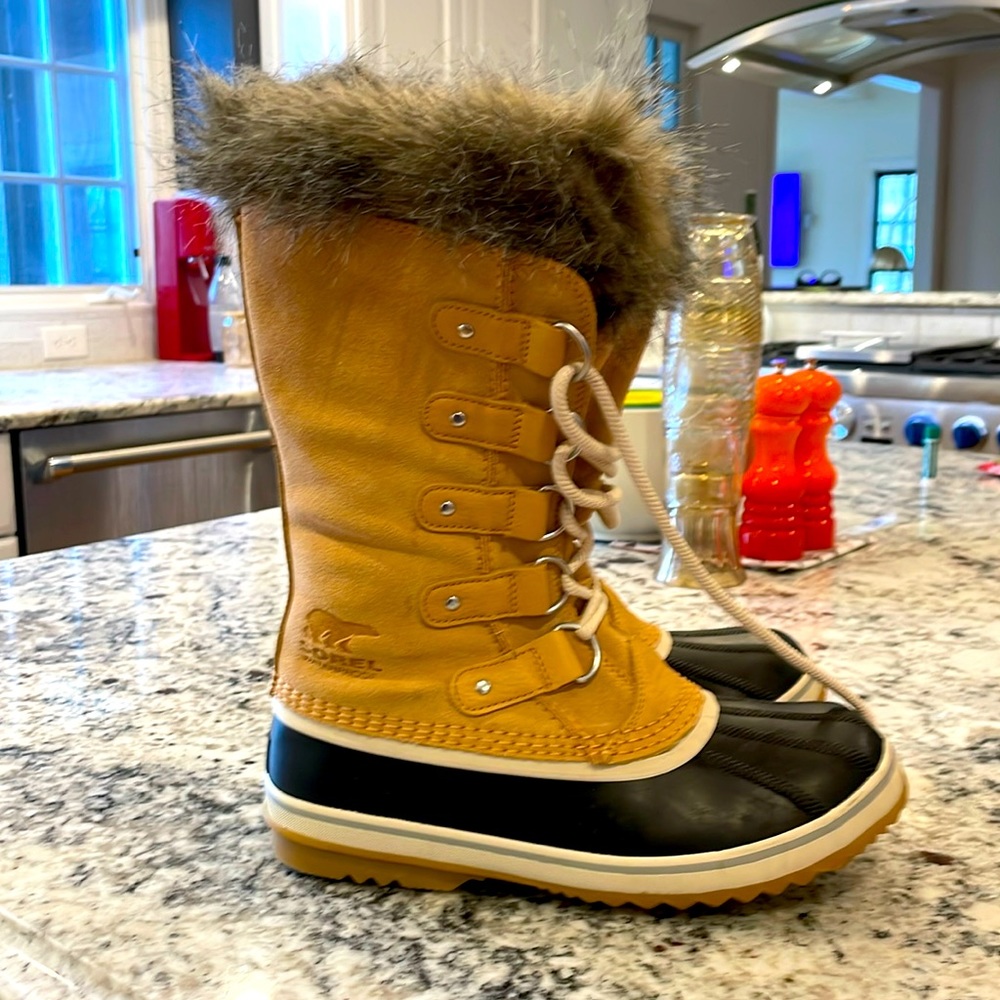Worn Once only !!!  Joan of Arc Sorel winter boots - women’s size 9